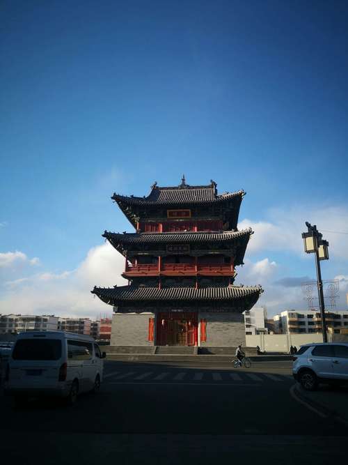 我们游历了大同的华严寺.钟鼓楼等名胜古迹